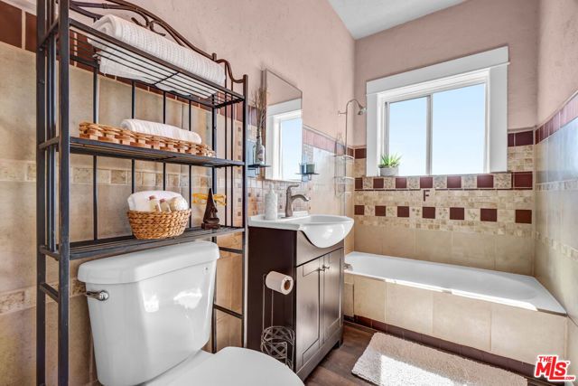 325 W 3rd Street 410, Long Beach, CA 90802