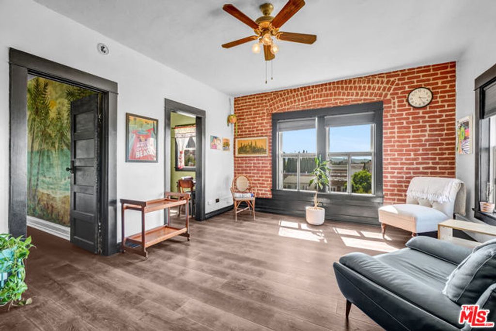 325 W 3rd Street 410, Long Beach, CA 90802
