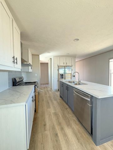 1179 Los Tulipanes Drive SE, Los Lunas, NM 87031