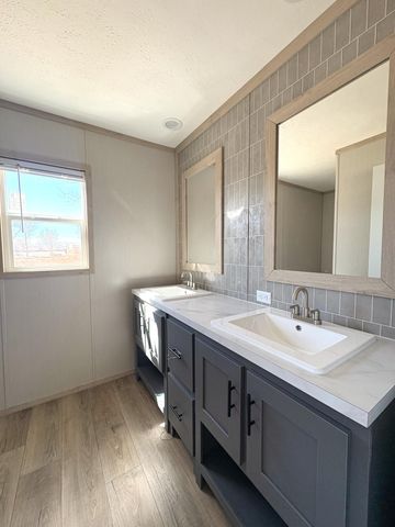 1179 Los Tulipanes Drive SE, Los Lunas, NM 87031