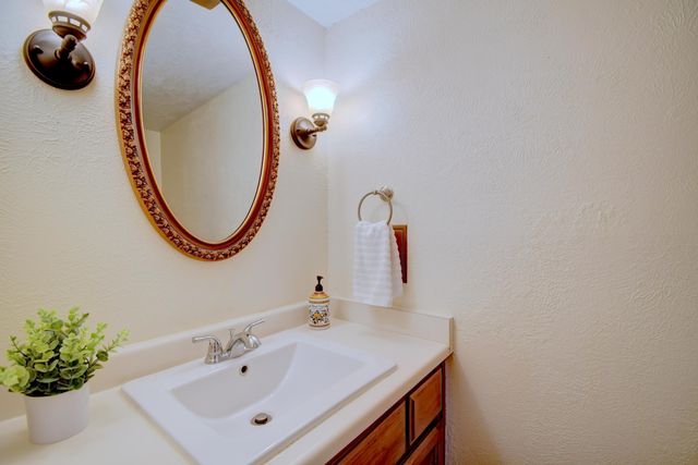 7013 Aztec Road NE, Albuquerque, NM 87110