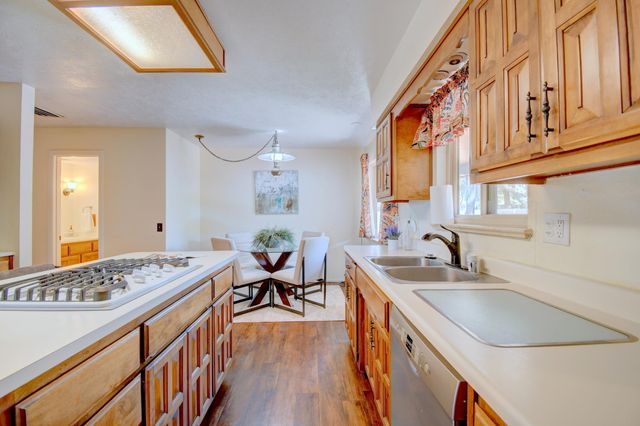 7013 Aztec Road NE, Albuquerque, NM 87110