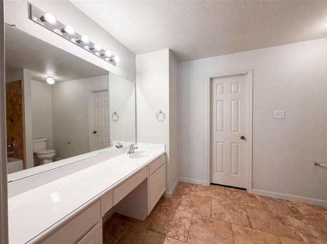 4519 S Ridgewalk Drive, Houston, TX 77053