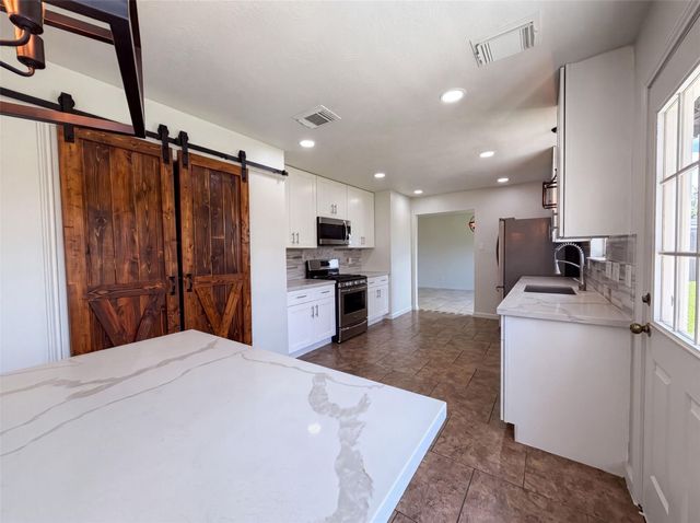 4519 S Ridgewalk Drive, Houston, TX 77053