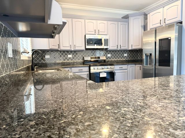 9706 52nd Avenue, Oak Lawn, IL 60453