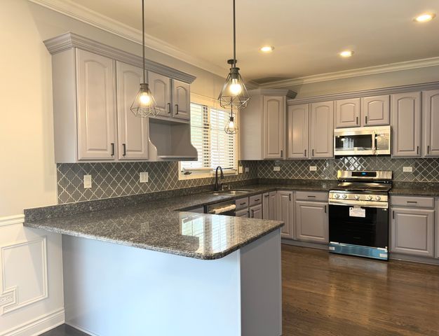 9706 52nd Avenue, Oak Lawn, IL 60453