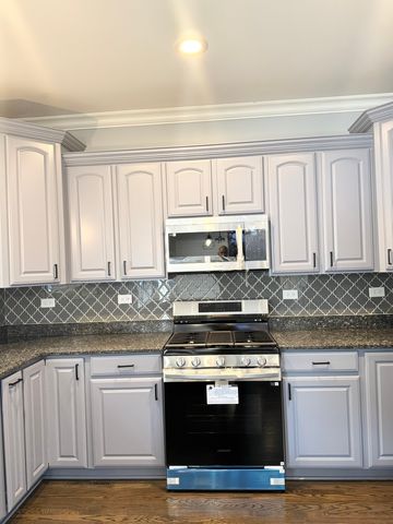 9706 52nd Avenue, Oak Lawn, IL 60453