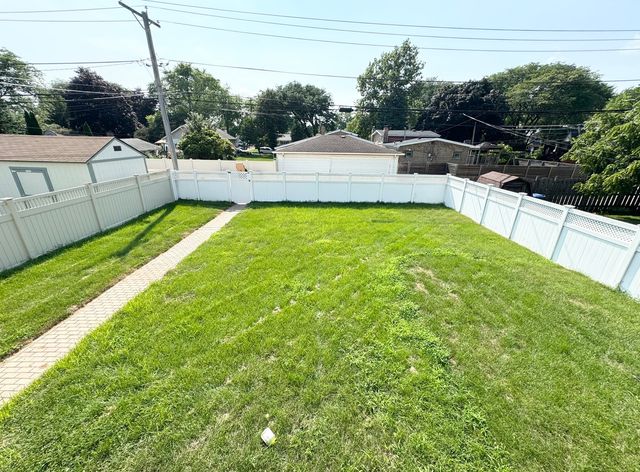 9706 52nd Avenue, Oak Lawn, IL 60453