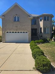 9706 52nd Avenue, Oak Lawn, IL 60453