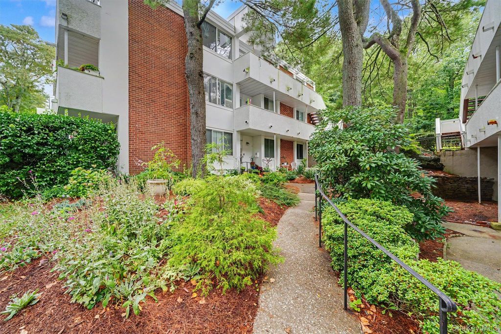 321 Tallwood Drive, Hartsdale, NY 10530 — exterior