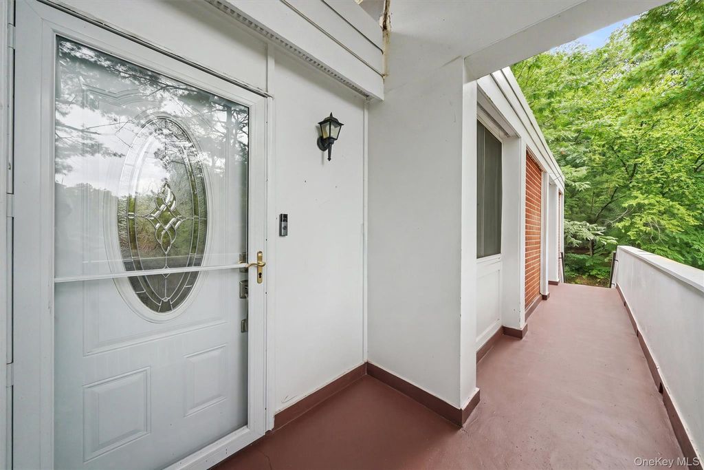 321 Tallwood Drive, Hartsdale, NY 10530 — photo 2