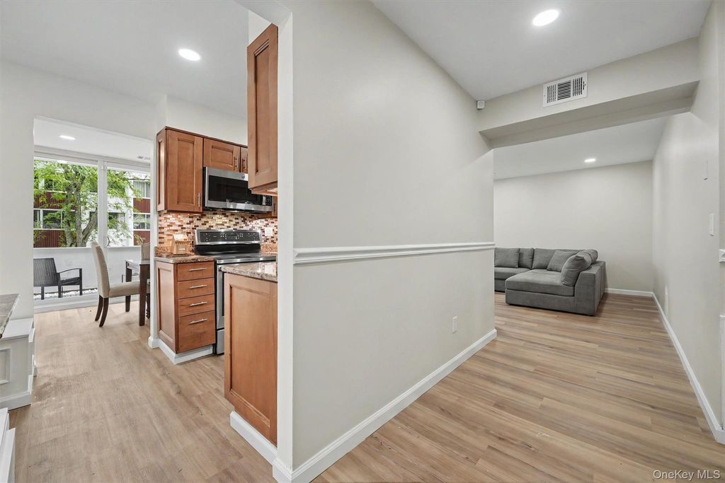 321 Tallwood Drive, Hartsdale, NY 10530 — photo 5