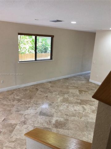 3227 Gifford Ln 3227, Miami, FL 33133