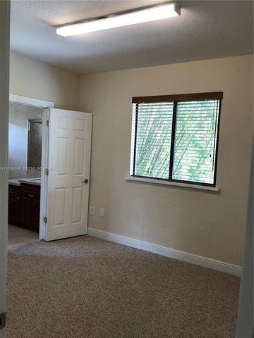 3227 Gifford Ln 3227, Miami, FL 33133