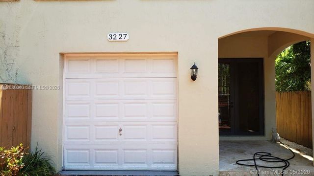 3227 Gifford Ln 3227, Miami, FL 33133