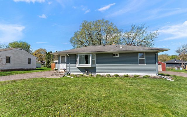 63 Ferndale Street N, Maplewood, MN 55119