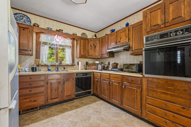 21 Spring Street, Colebrook, NH 03576