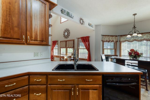 2317 Wayland Rd, Knoxville, TN 37914