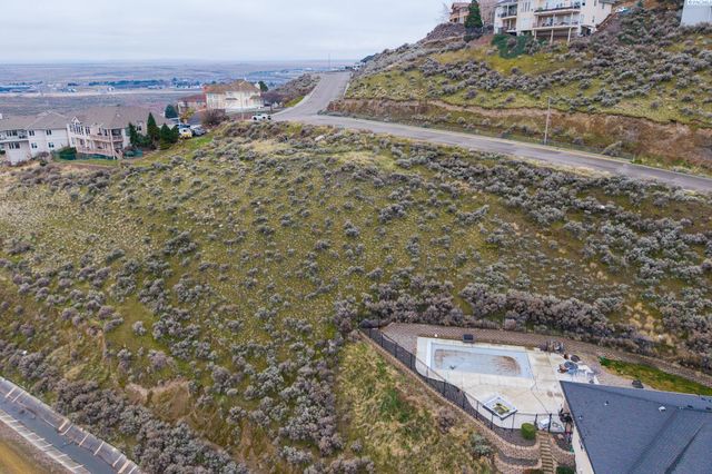 200 Meadow Hills Dr, Richland, WA 99352