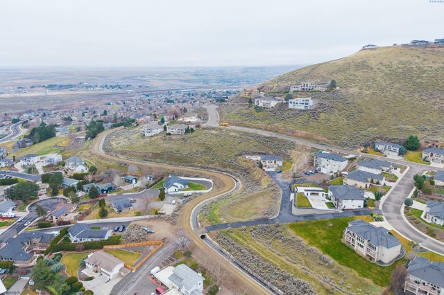 200 Meadow Hills Dr, Richland, WA 99352