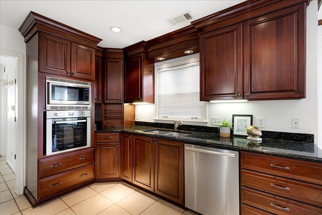 130 GREENBRIAR DR, Memphis, TN 38117