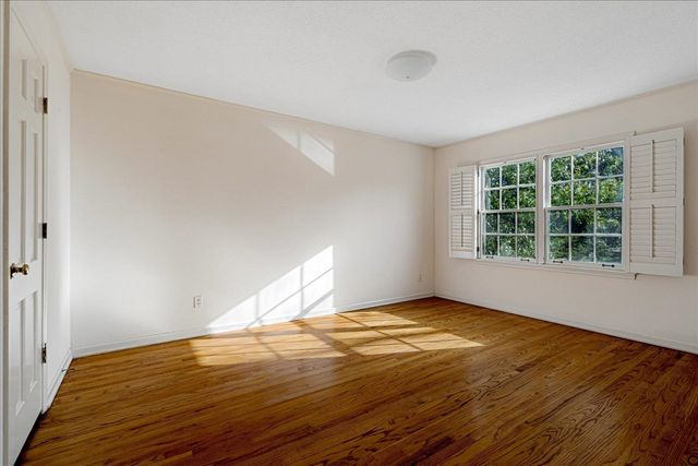 130 GREENBRIAR DR, Memphis, TN 38117