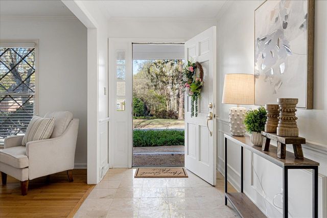 130 GREENBRIAR DR, Memphis, TN 38117