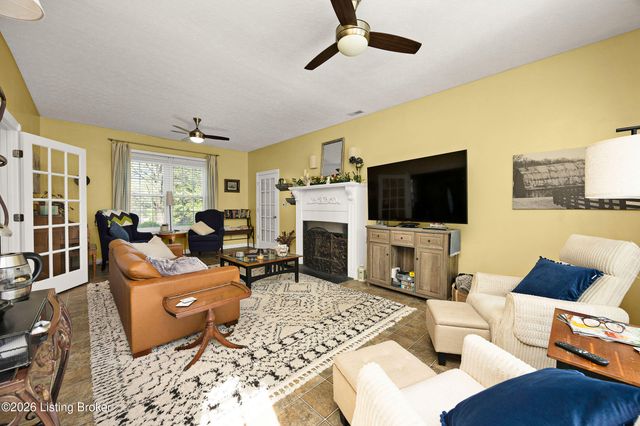 110 Holy Cross Rd, Loretto, KY 40037