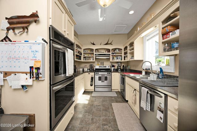 110 Holy Cross Rd, Loretto, KY 40037