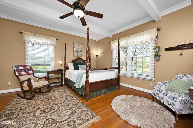 110 Holy Cross Rd, Loretto, KY 40037