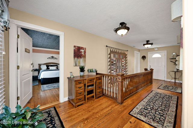 110 Holy Cross Rd, Loretto, KY 40037