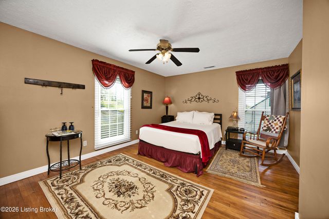 110 Holy Cross Rd, Loretto, KY 40037