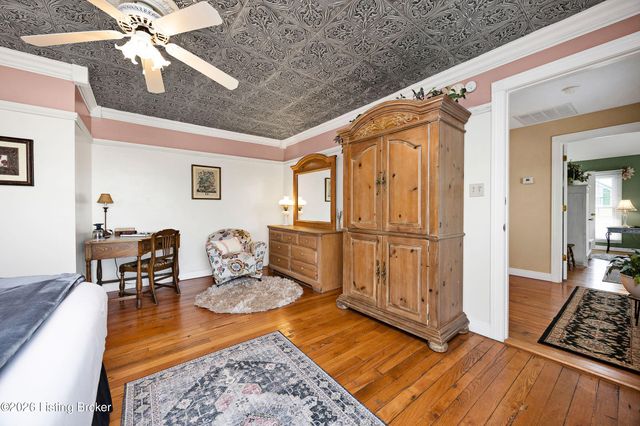 110 Holy Cross Rd, Loretto, KY 40037