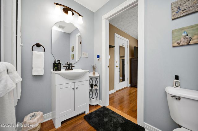 110 Holy Cross Rd, Loretto, KY 40037