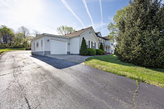 110 Holy Cross Rd, Loretto, KY 40037