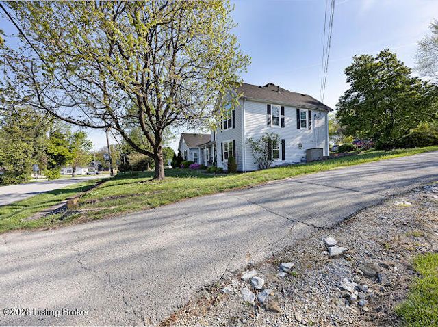 110 Holy Cross Rd, Loretto, KY 40037