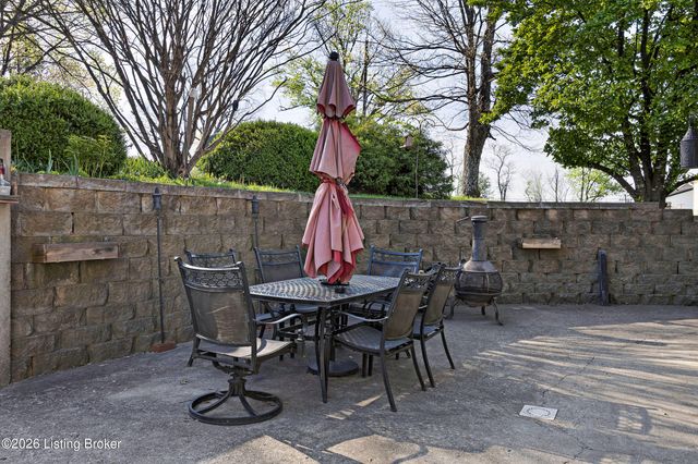 110 Holy Cross Rd, Loretto, KY 40037