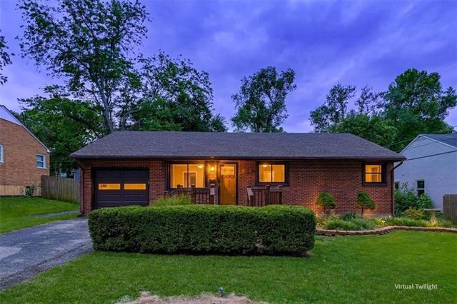 6305 W 82nd Terrace, Prairie Village, KS 66204