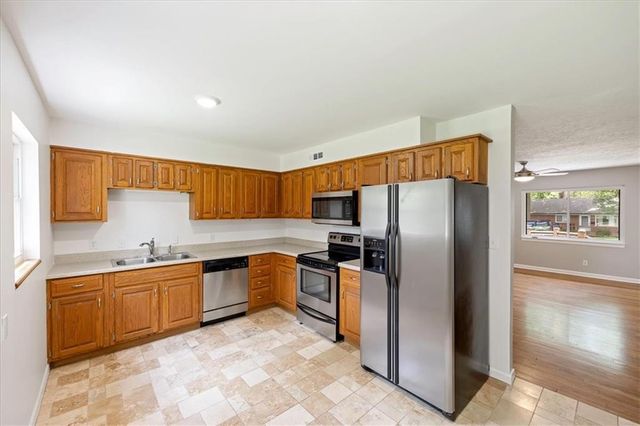 6305 W 82nd Terrace, Prairie Village, KS 66204
