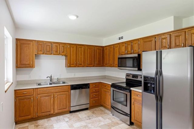 6305 W 82nd Terrace, Prairie Village, KS 66204