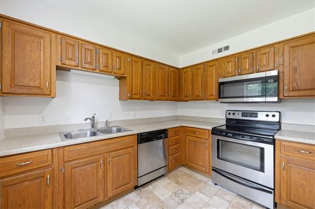 6305 W 82nd Terrace, Prairie Village, KS 66204