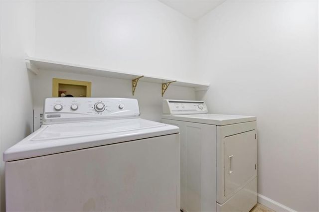 6305 W 82nd Terrace, Prairie Village, KS 66204