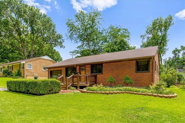 6305 W 82nd Terrace, Prairie Village, KS 66204