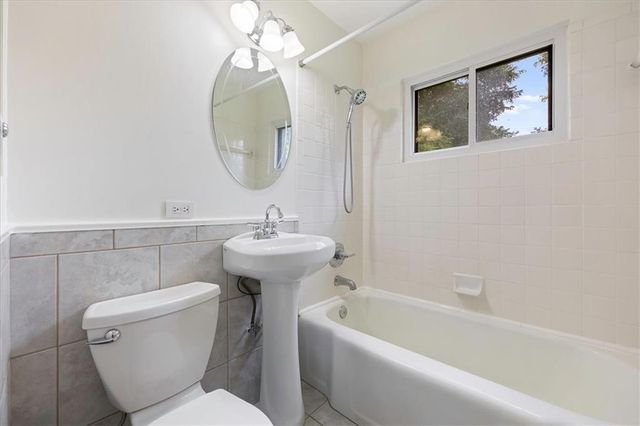 6305 W 82nd Terrace, Prairie Village, KS 66204