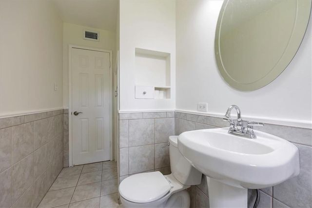6305 W 82nd Terrace, Prairie Village, KS 66204