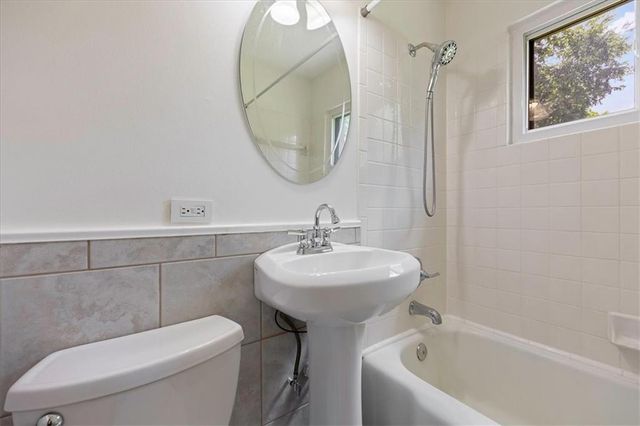 6305 W 82nd Terrace, Prairie Village, KS 66204