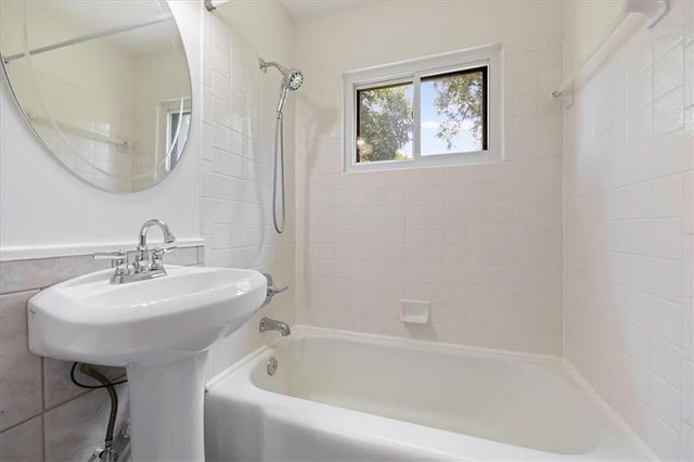 6305 W 82nd Terrace, Prairie Village, KS 66204