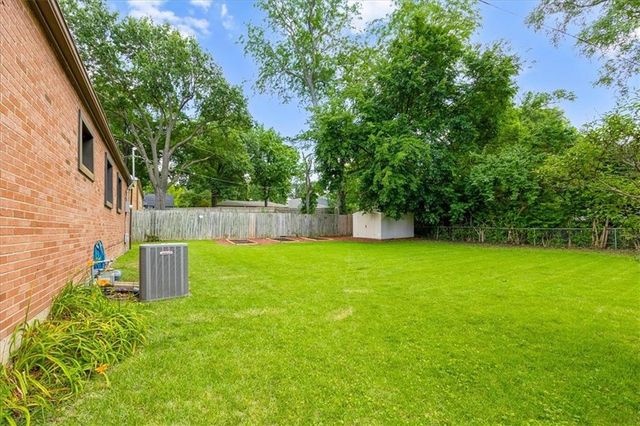6305 W 82nd Terrace, Prairie Village, KS 66204