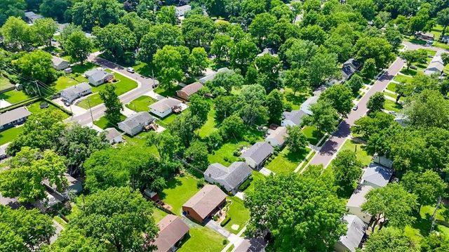 6305 W 82nd Terrace, Prairie Village, KS 66204