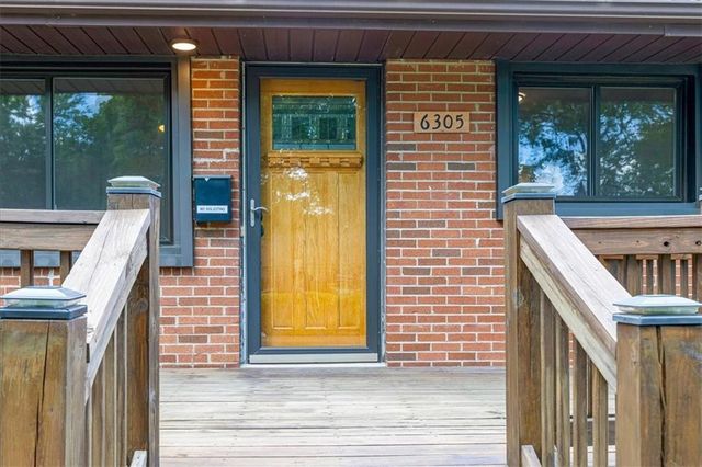 6305 W 82nd Terrace, Prairie Village, KS 66204